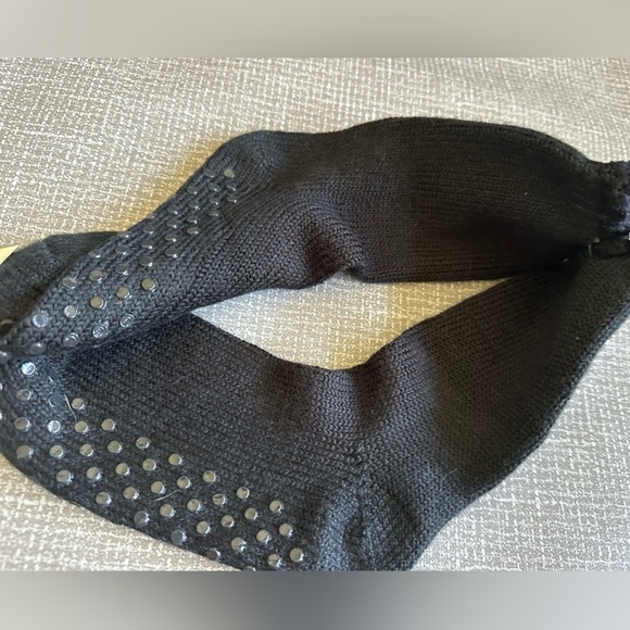 Hue Winter Snowflake Socks Black White and Red size OS - Picture 5 of 8